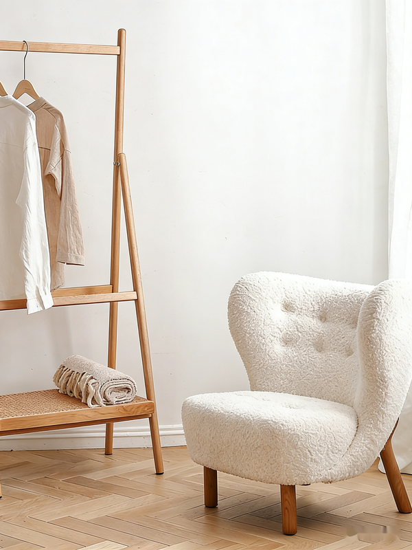 Rounded "Cloud" Lounge Chair with Natural Oak Leg - Karrari