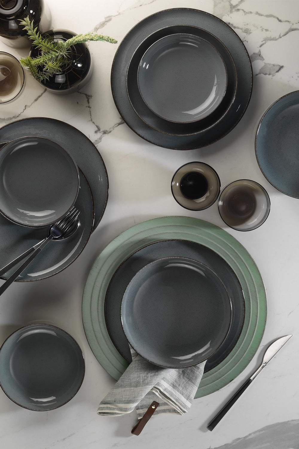 Wellhome Grey Porcelain Dinnerware Set - 12 Piece - Karrari