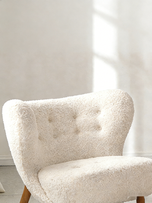 Rounded "Cloud" Lounge Chair with Natural Oak Leg - Karrari