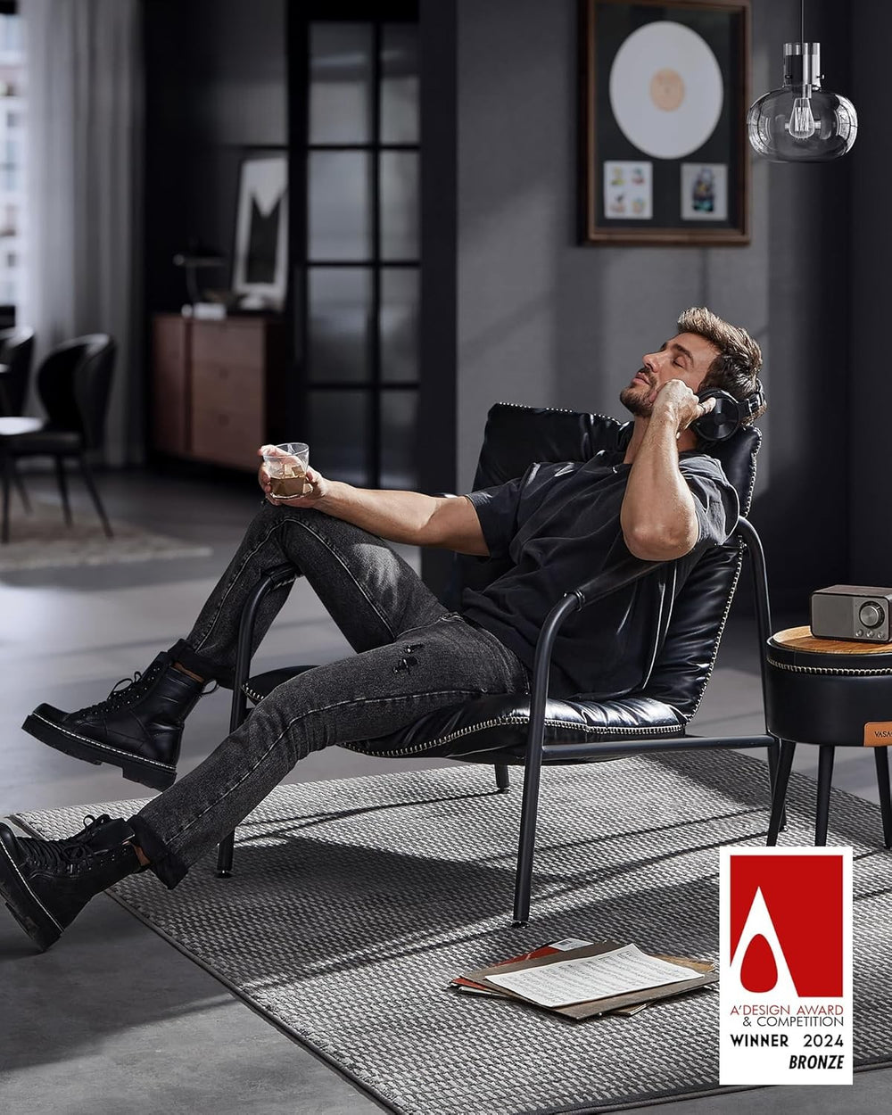 Mid-Century Armchair with Armrests - Ink Black - Karrari