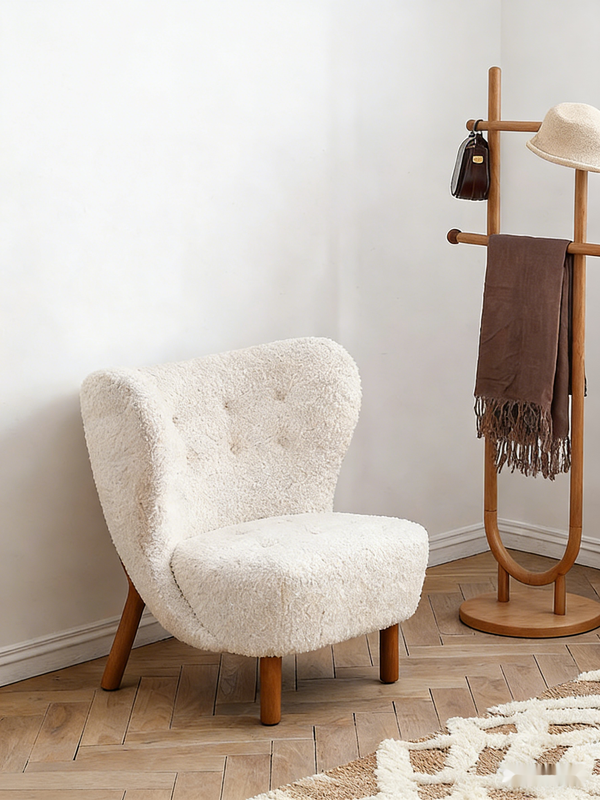 Rounded "Cloud" Lounge Chair with Natural Oak Leg - Karrari