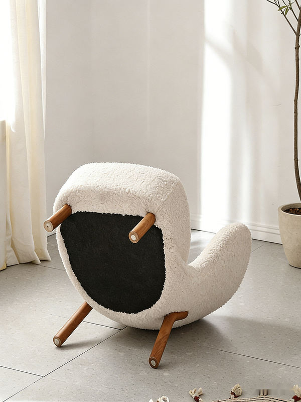 Rounded "Cloud" Lounge Chair with Natural Oak Leg - Karrari