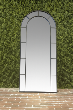 Tall Arched Mirror – Black Metal Frame - Karrari