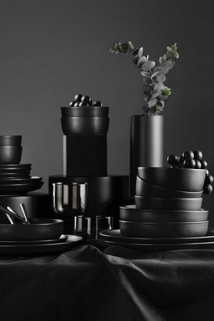 18-piece Porcelain Dinnerware set, Matte Black